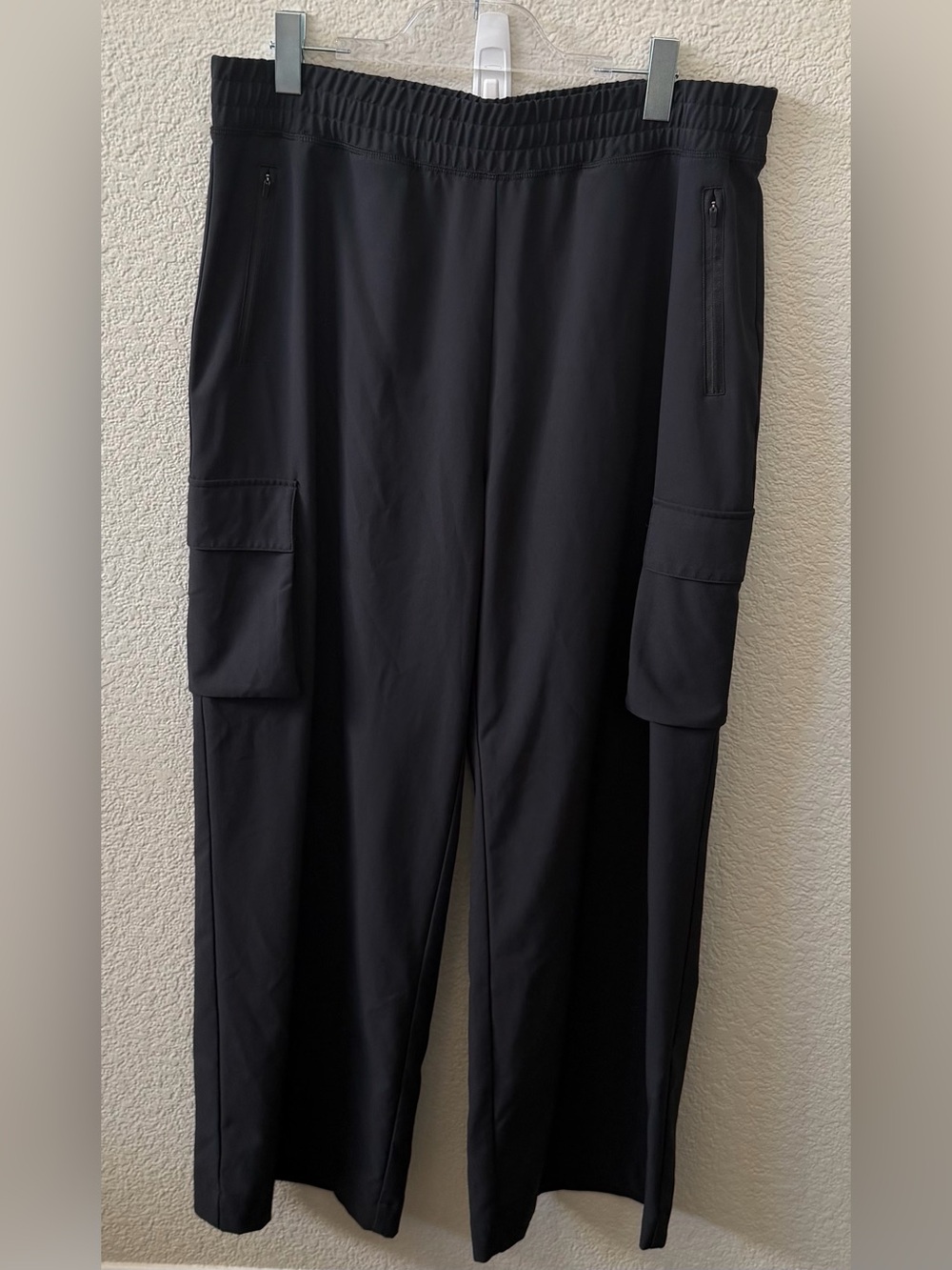 Beyond Yoga XL City Chic Wide Leg High Rise Cargo Pant Black Inseam 29.5"